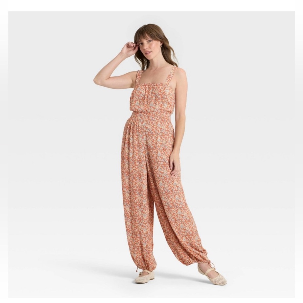 Women's Jumpsuit - Universal Thread™ Rust
Paisley